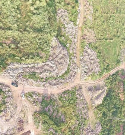 父子俩热心“抢修”塌方路段 背后原因竟是非法采石 