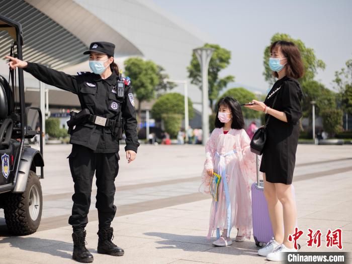 重庆双警家庭的“双倍坚守”：只为群众平安过节
