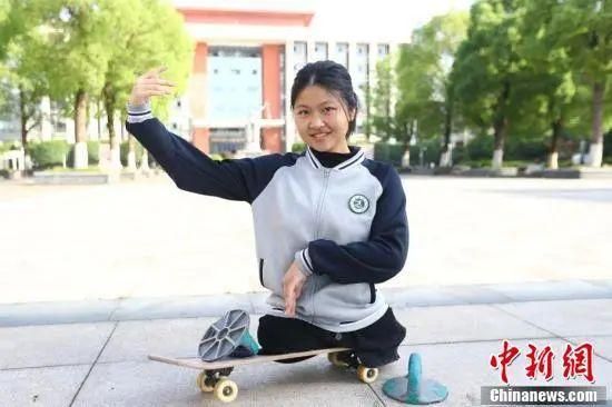 “无腿女孩”的青春自白：想成为生活刀尖上跳舞的舞者