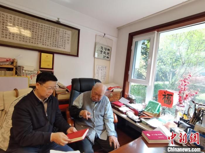 《马识途西南联大甲骨文笔记》责任编辑：从马识途身上看见“精神灯塔”