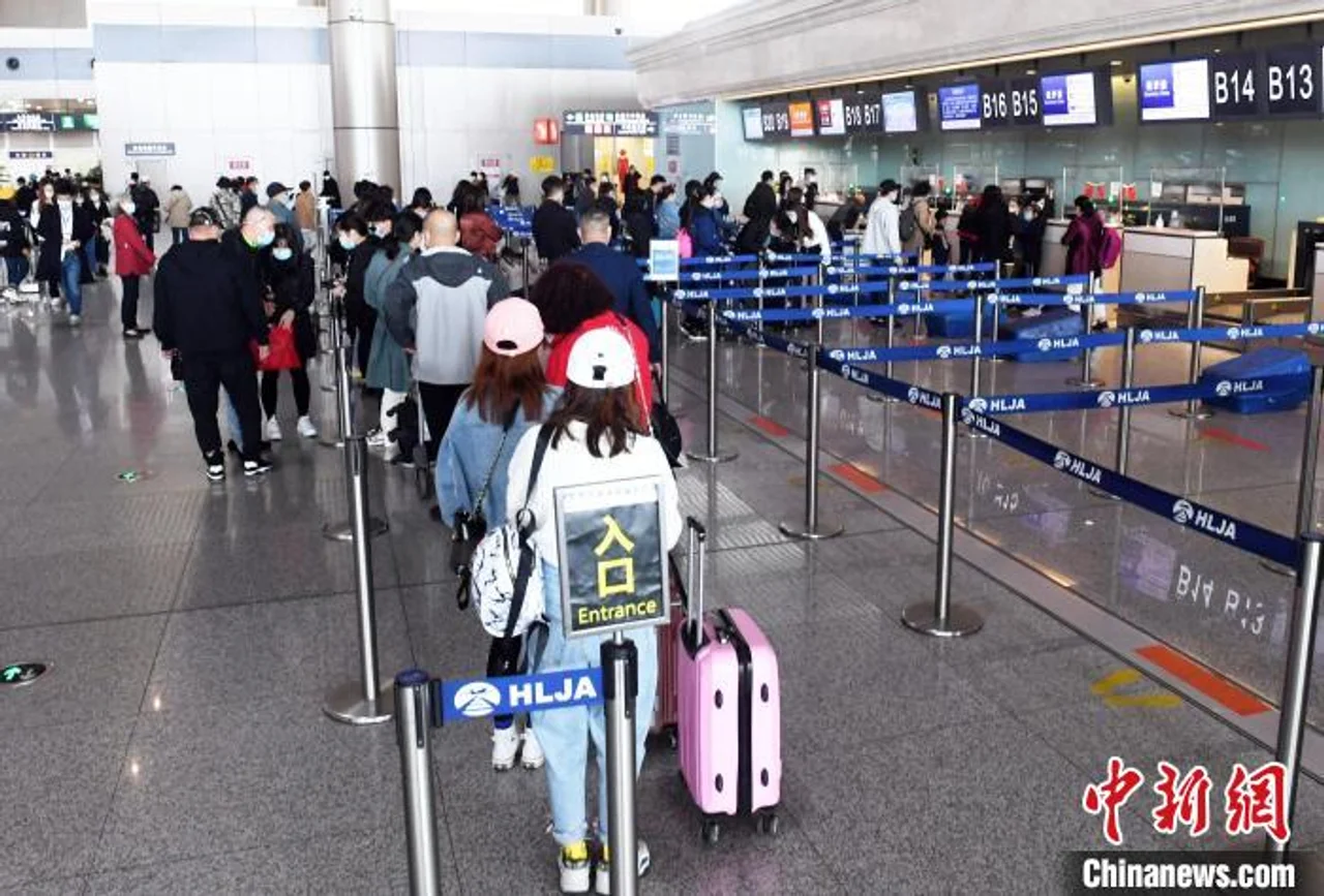 哈尔滨机场“五一”小长假运送旅客30万人次