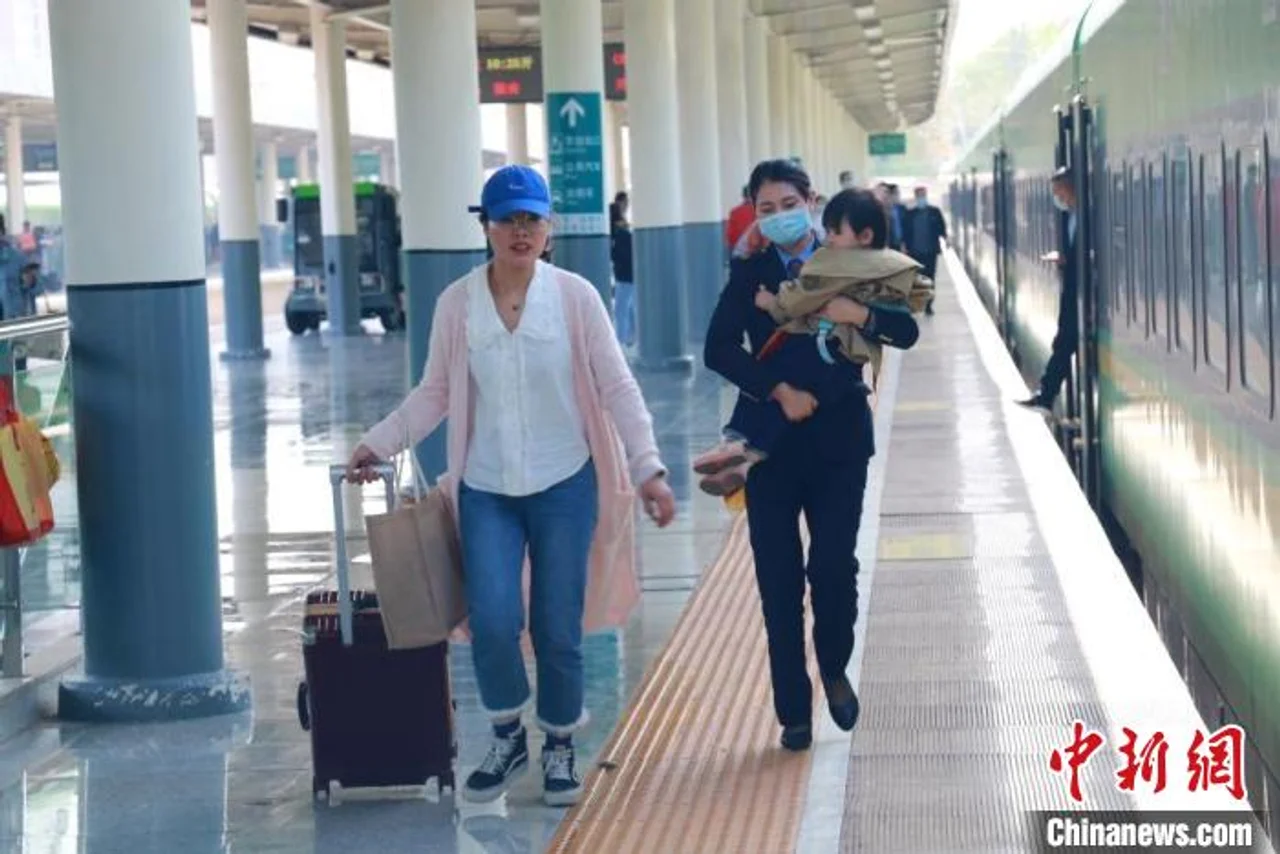 兰州铁路局设千余“便民凳”等“小心意”便利出行旅客