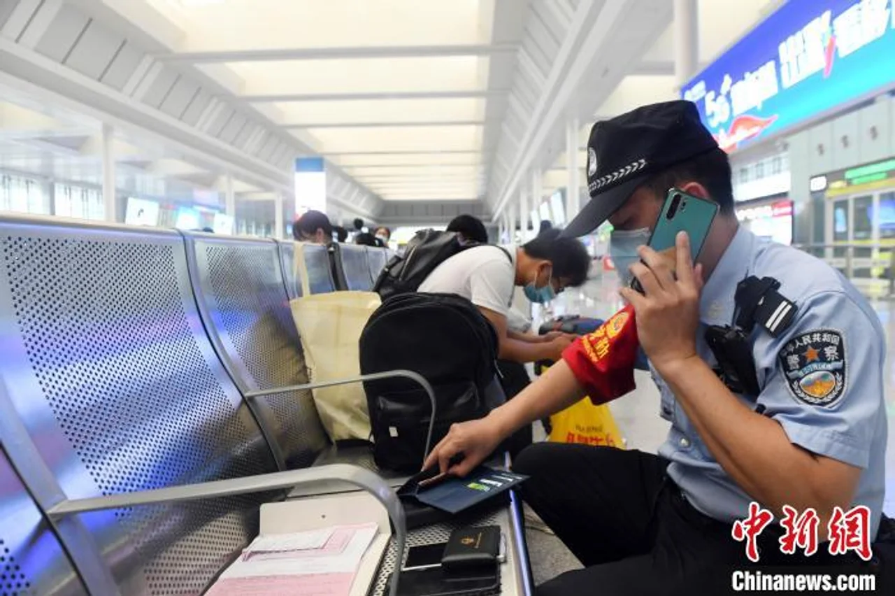 每年帮旅客寻回行李物品约700件 这位“寻包达人”很暖心