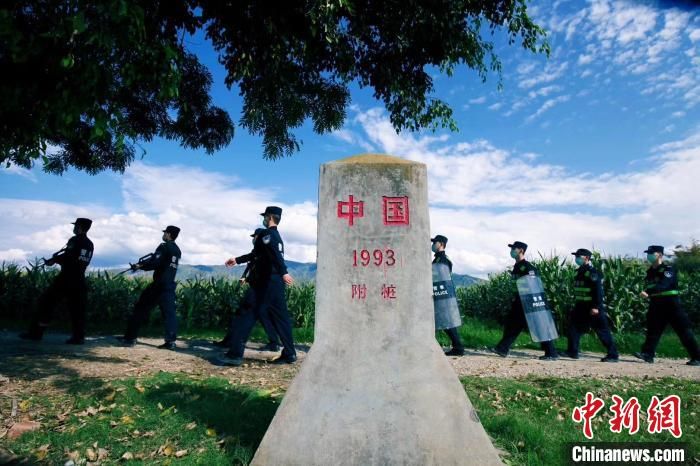云南瑞丽边检站的“五一”：孤灯下的守夜人