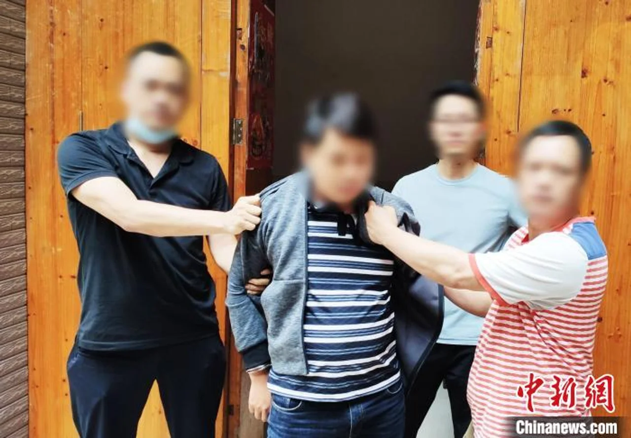 入室盗窃扮“富豪”变卖业主物品 广州警方追回六千万元红木家具
