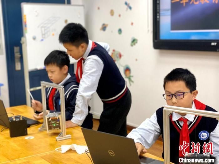 南京小学自建卫星信号接收站：大院士小学生共研航天科技