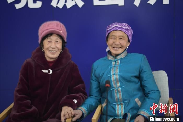 中国西部“生命禁区”的温情一幕：两个妈妈一个儿