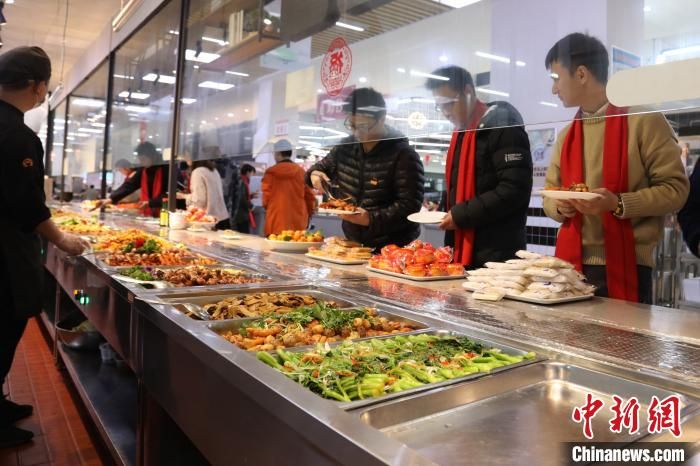 福州大学留校师生迎春年夜饭暖人心