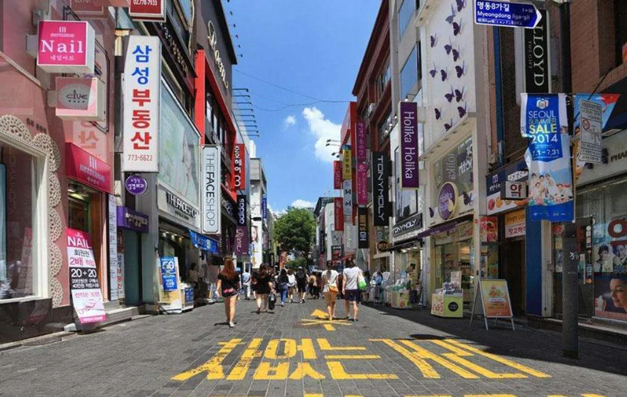 中文海报消失!韩国明洞陷危机 商家“边哭边吃芥末”硬撑
