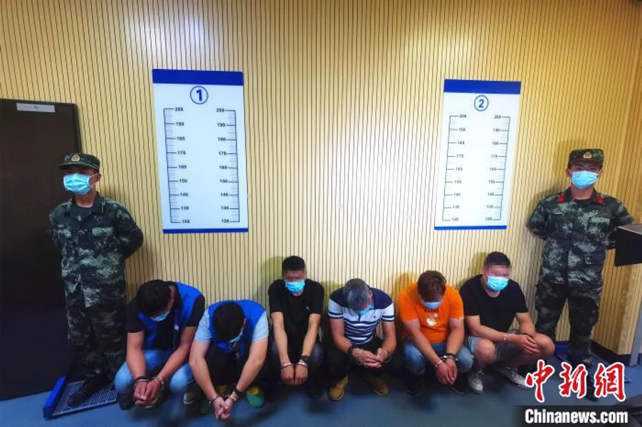 广东海警破获两起组织偷越国(边)境案 共抓获涉案人员24名