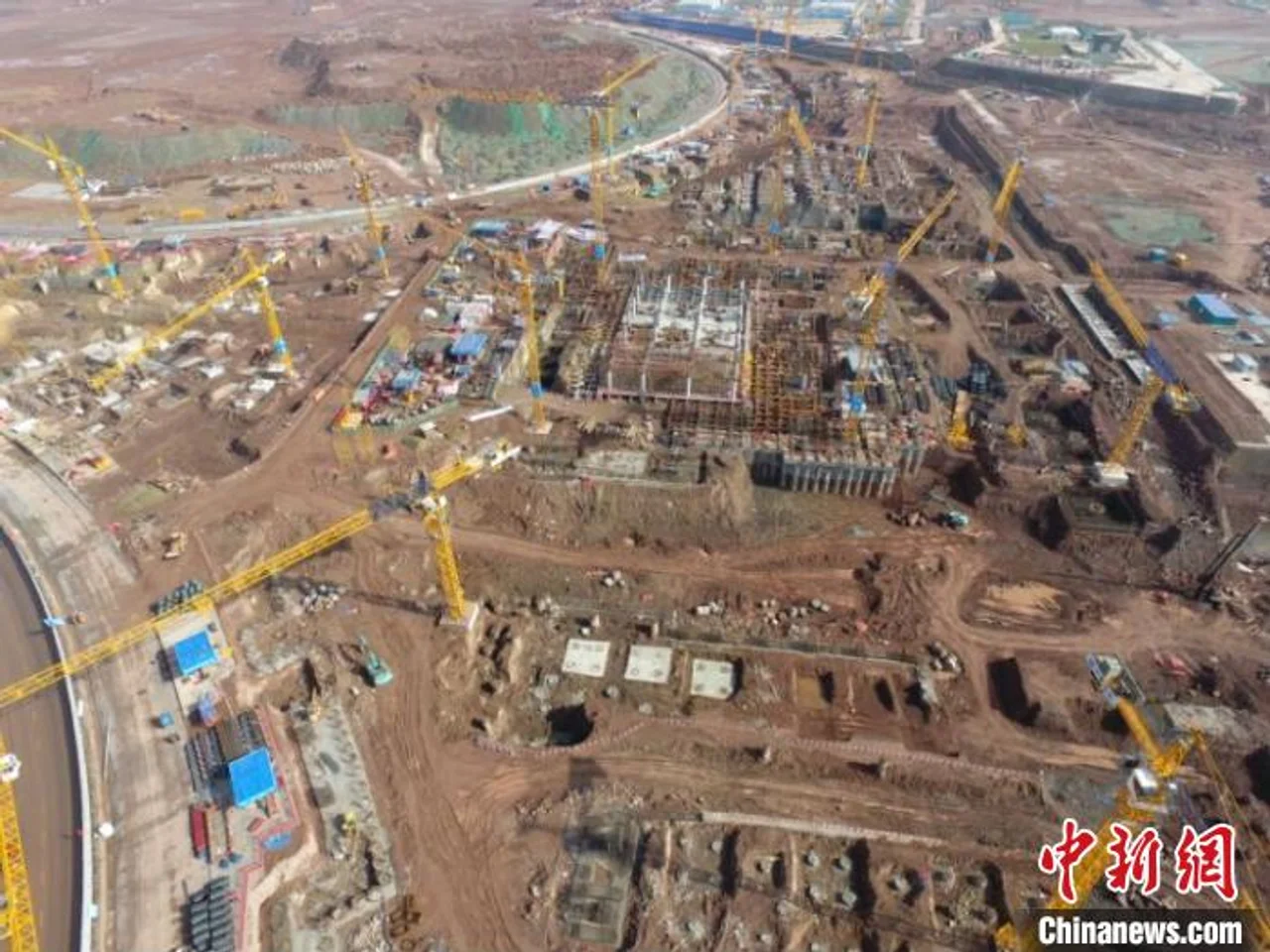 “天府神鸟”背后故事:解决“巨人脚下踩鸡蛋”难题