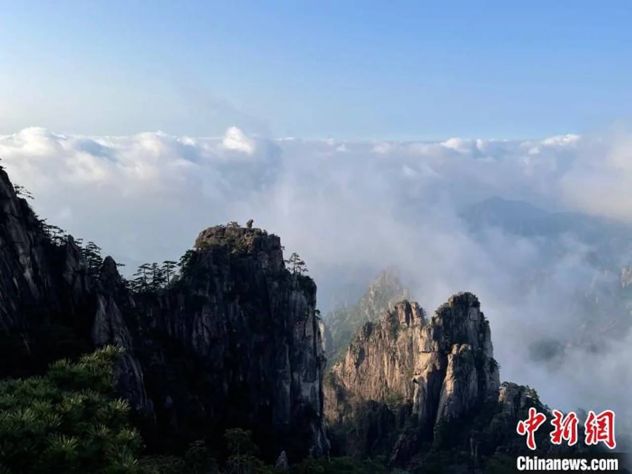 清明假期3.6万游客游黄山