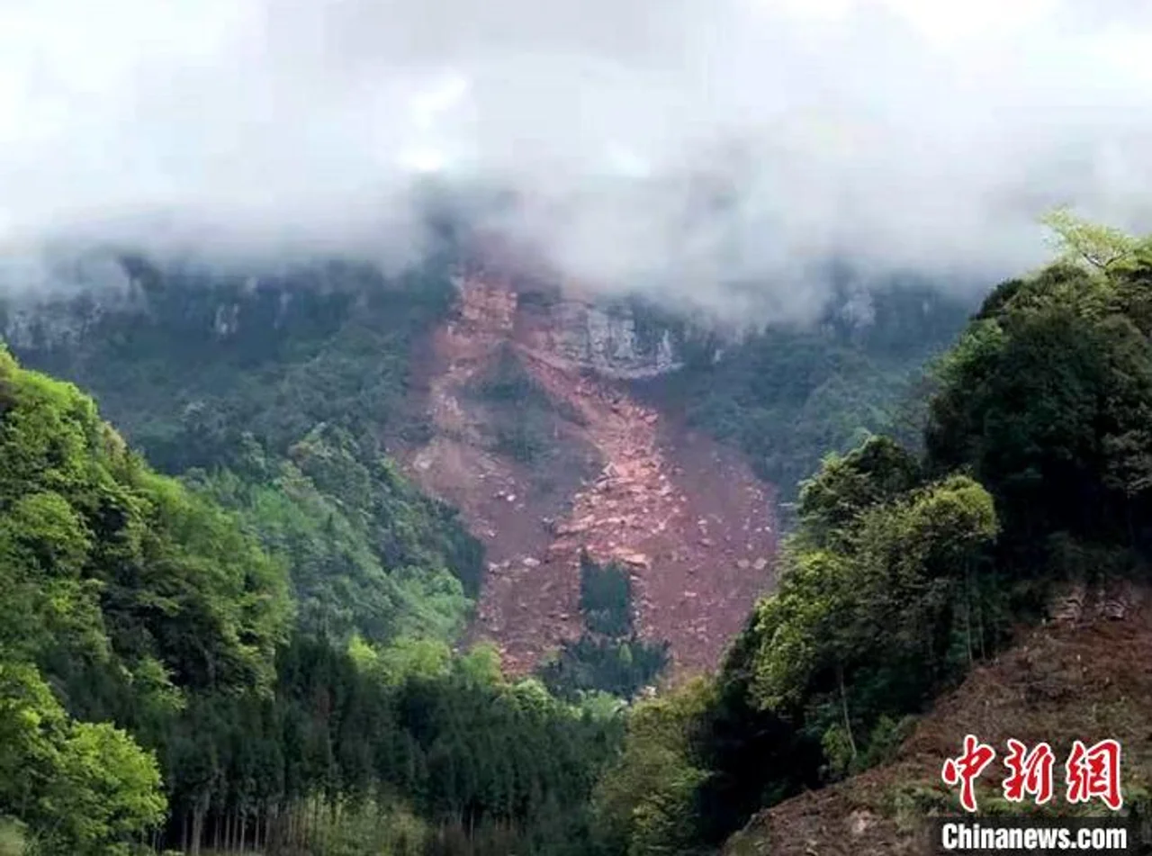 四川洪雅:山体崩塌致3人失联 68人已安全转移
