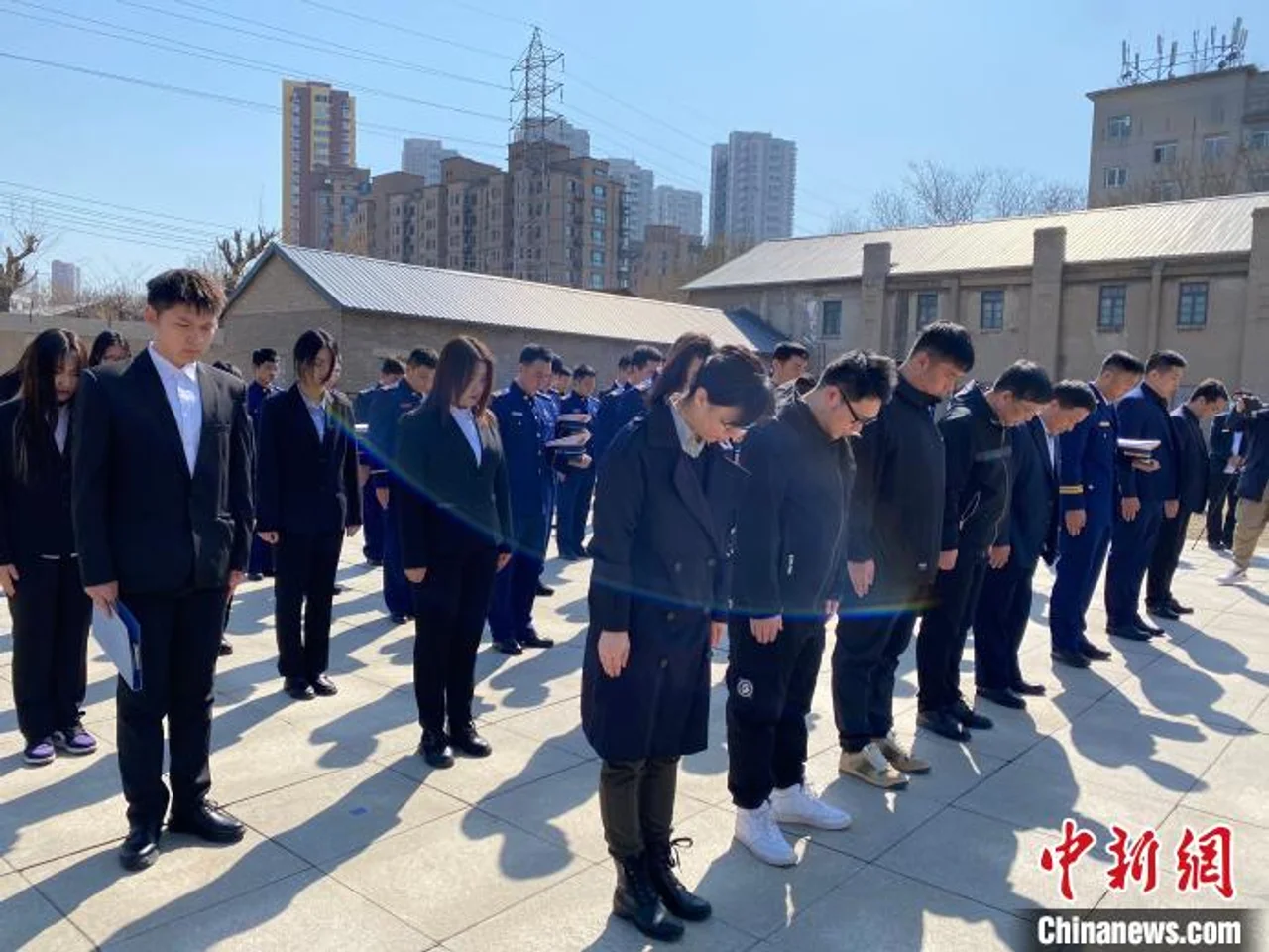 沈阳二战盟军战俘营旧址陈列馆举行清明节祭奠活动