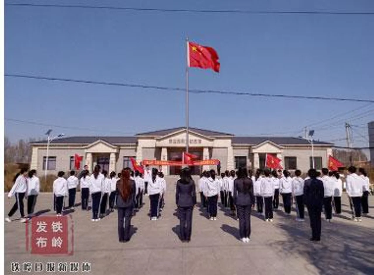 “红领巾”跨越山海的祭奠