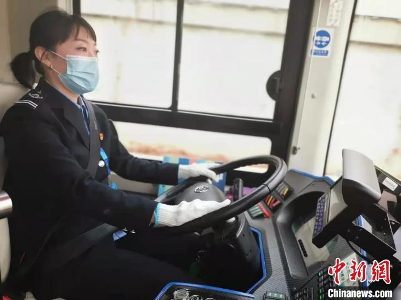 公交车女司机苏日娅:坚持14年用蒙汉双语温暖乘客