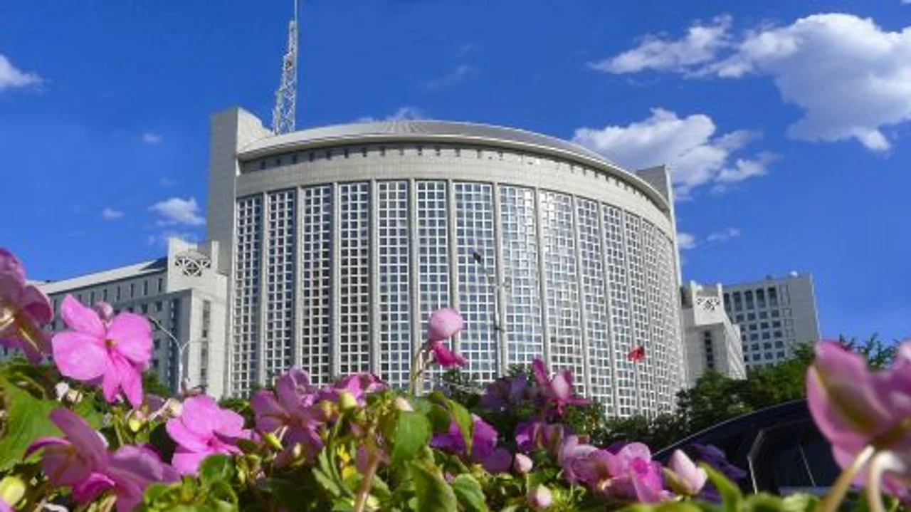 外媒关注:中国对西方反制裁展现实力