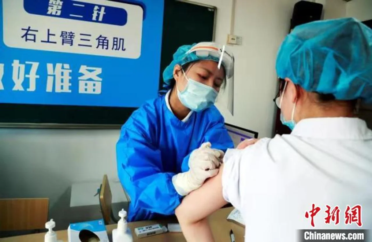 上海:医疗机构所有人员有序接种新冠疫苗 将实现“应种尽种”
