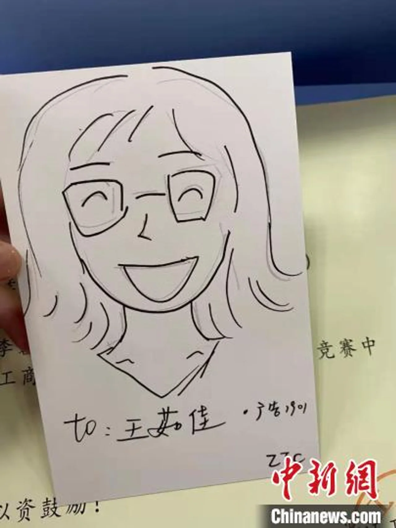 高校辅导员手绘204张漫画肖像:望给予每个学生以关注