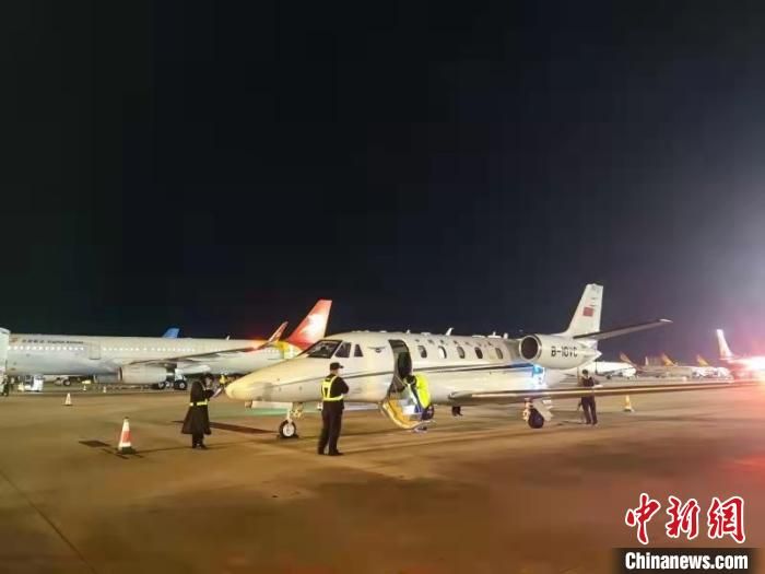 三亚春运首日航班起降数同比降三成