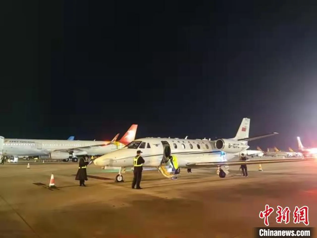 三亚春运首日航班起降数同比降三成