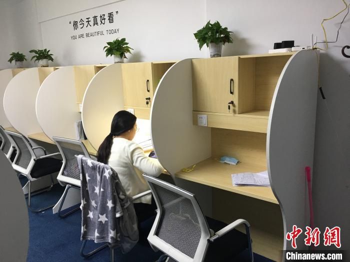 “花钱买安静”海口付费共享自习室成阅读学习新潮地