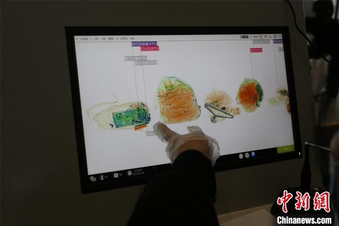 广西柳州火车站研发“黑科技” 智能识别危险物品提升旅客通行率