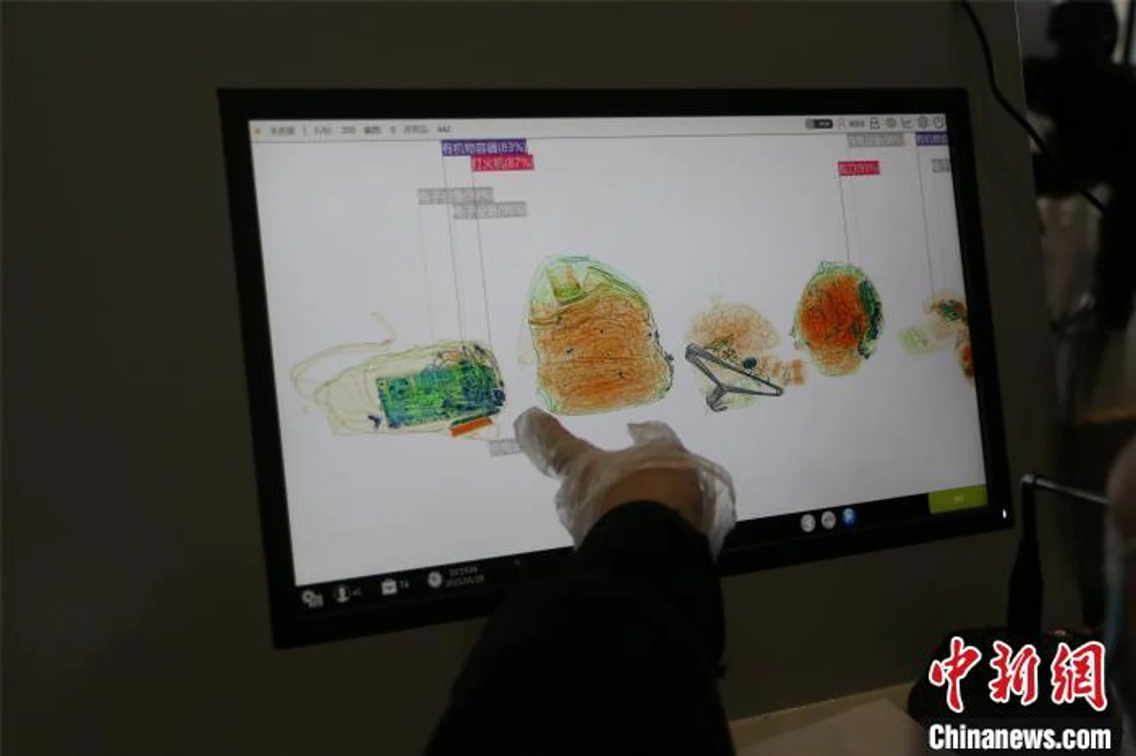 广西柳州火车站研发“黑科技” 智能识别危险物品提升旅客通行率