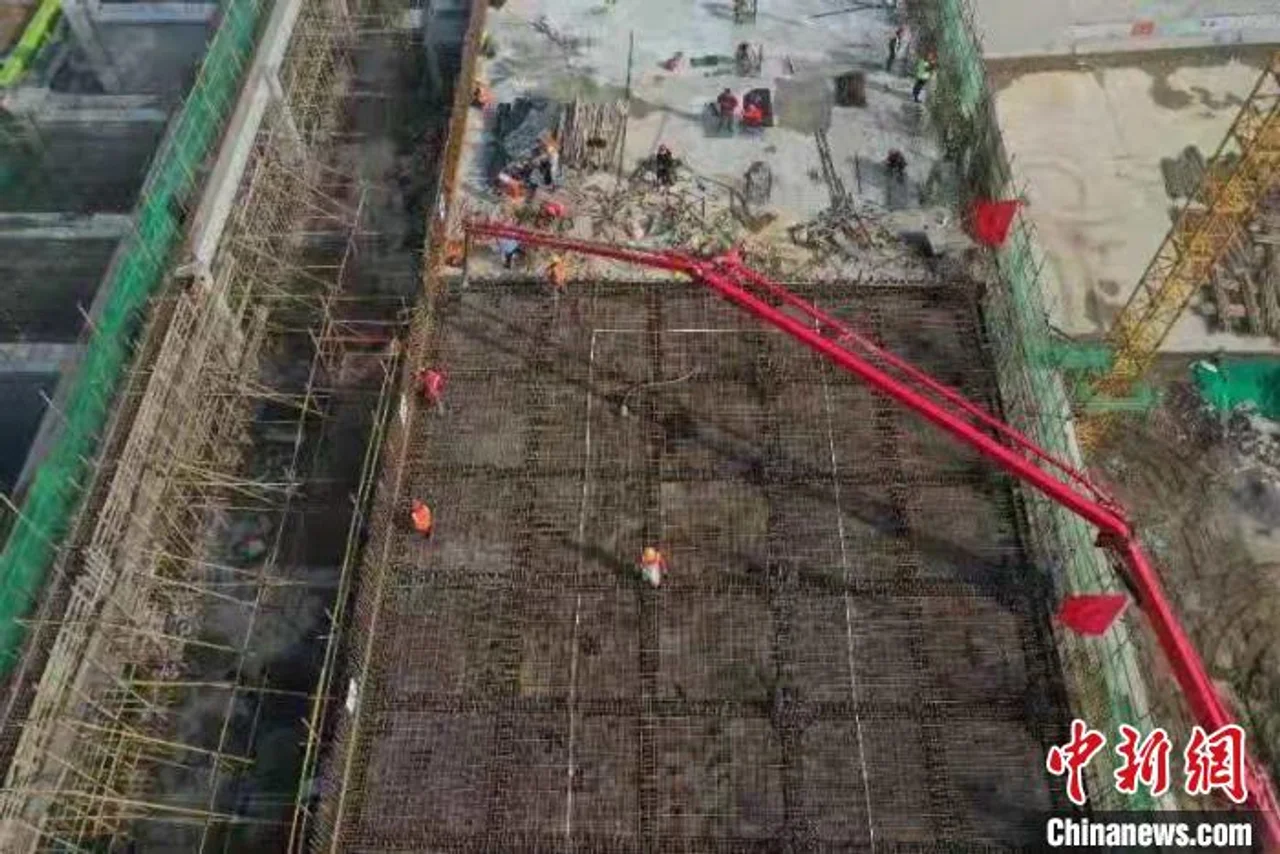 引江济淮工程重要节点派河口泵站主厂房封顶