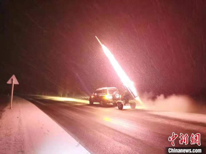 内蒙古牛年降雪后的三大关键词: 晒雪景、人工增雪、高速封闭
