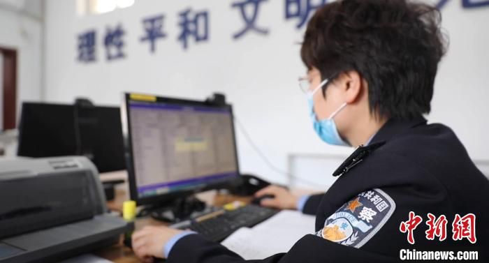 山西户籍民警办业务发现逃犯踪迹 “坐等”逃犯上门