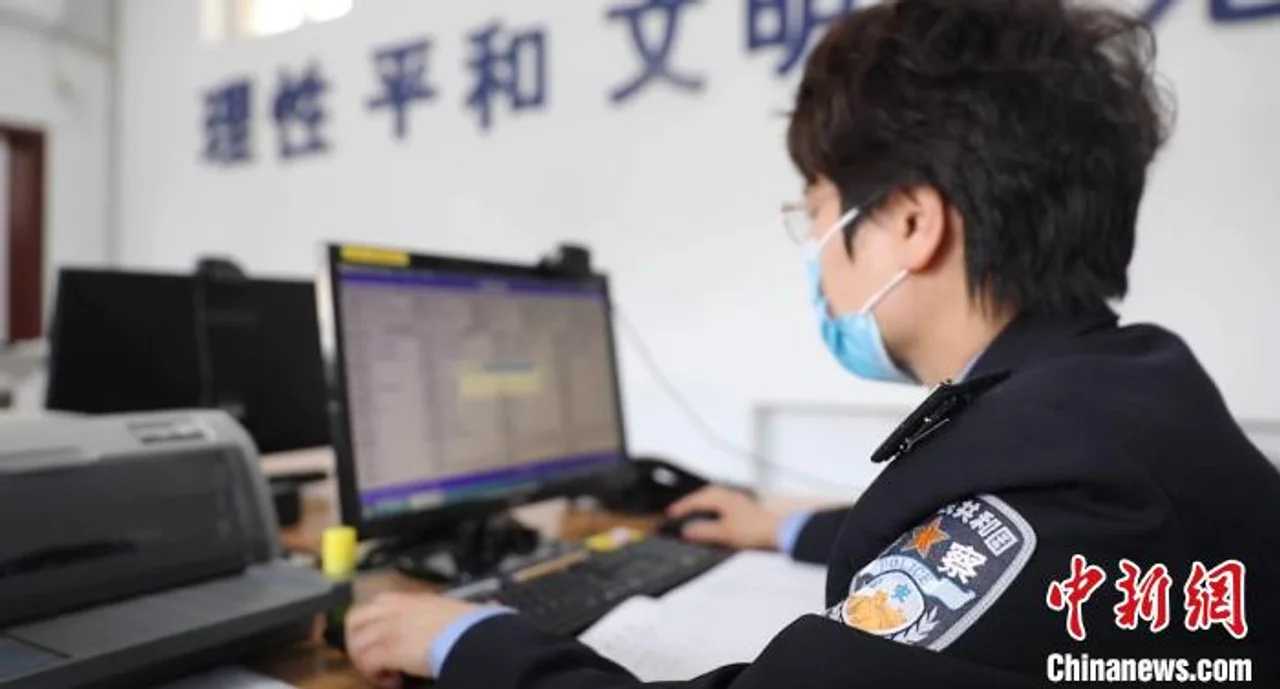 山西户籍民警办业务发现逃犯踪迹 “坐等”逃犯上门