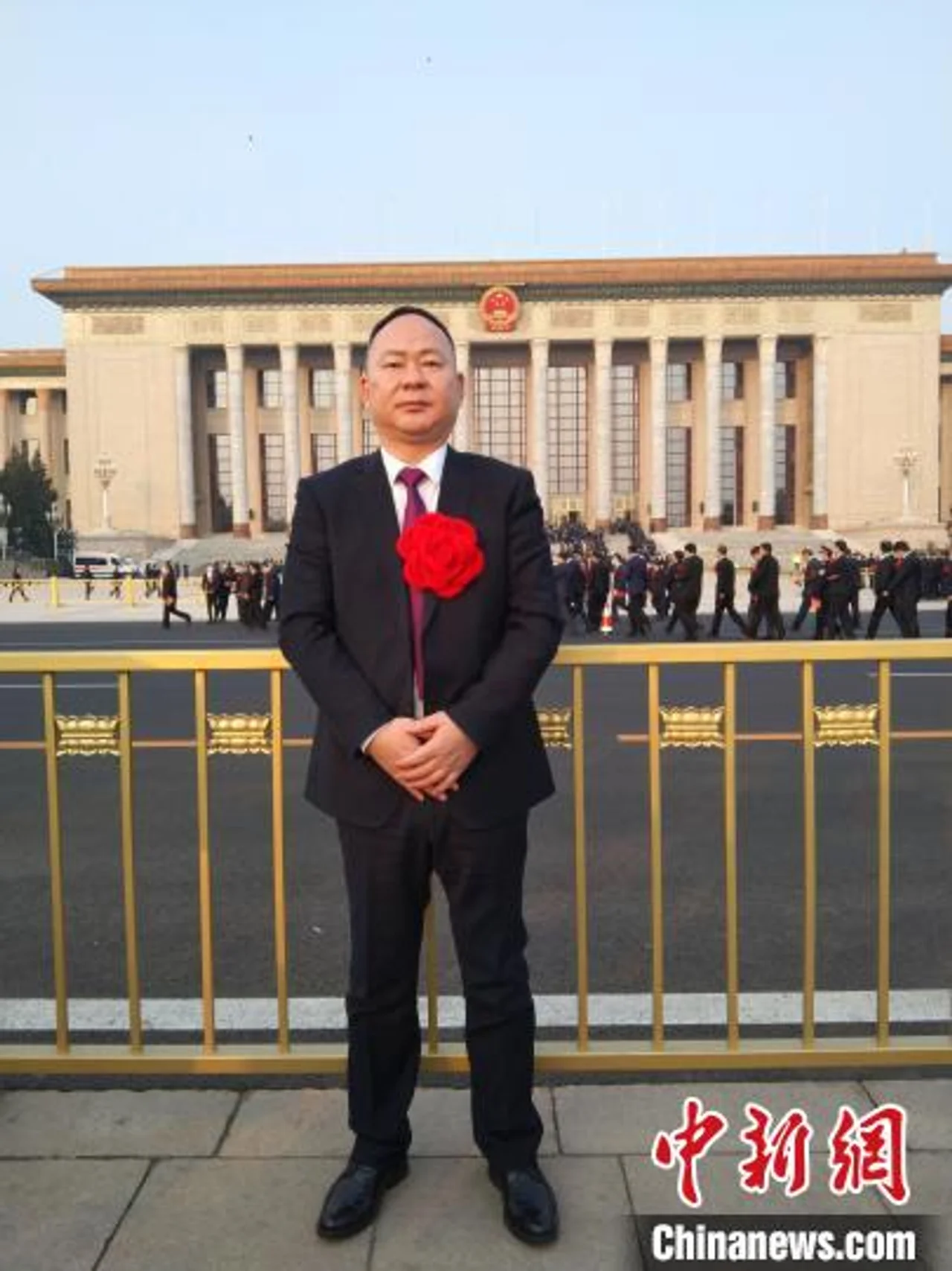 全国脱贫攻坚奖获得者陈彬:创新扶贫模式 打造永不走的“工作队”