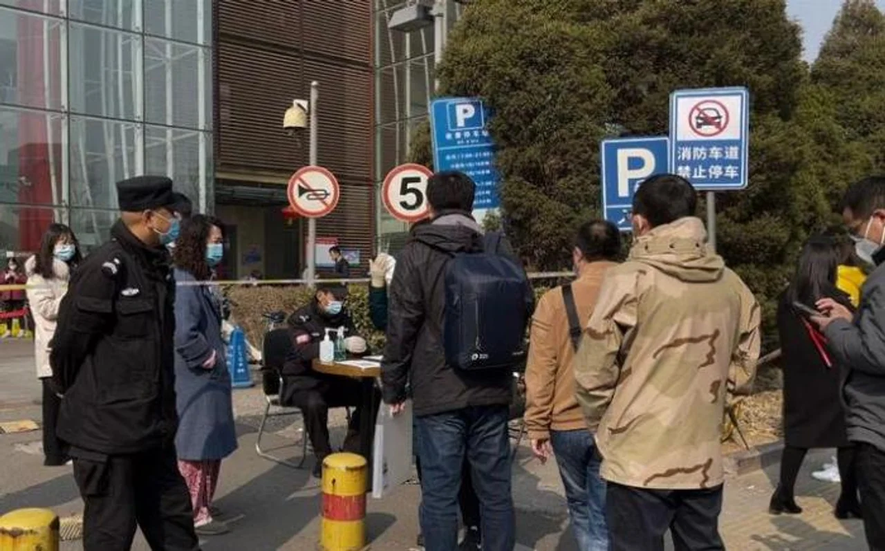 北京亦庄两个区域封闭管理,区域内人员进行核酸检测