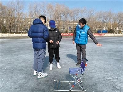 春节里的冰上巡守人