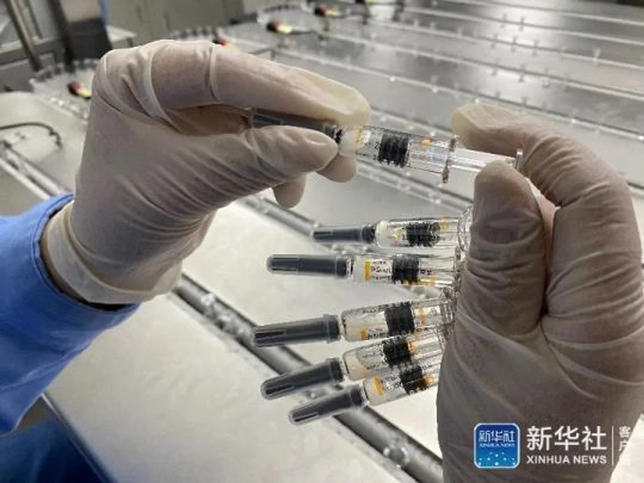 探访北京新冠疫苗车间:24小时生产不停歇