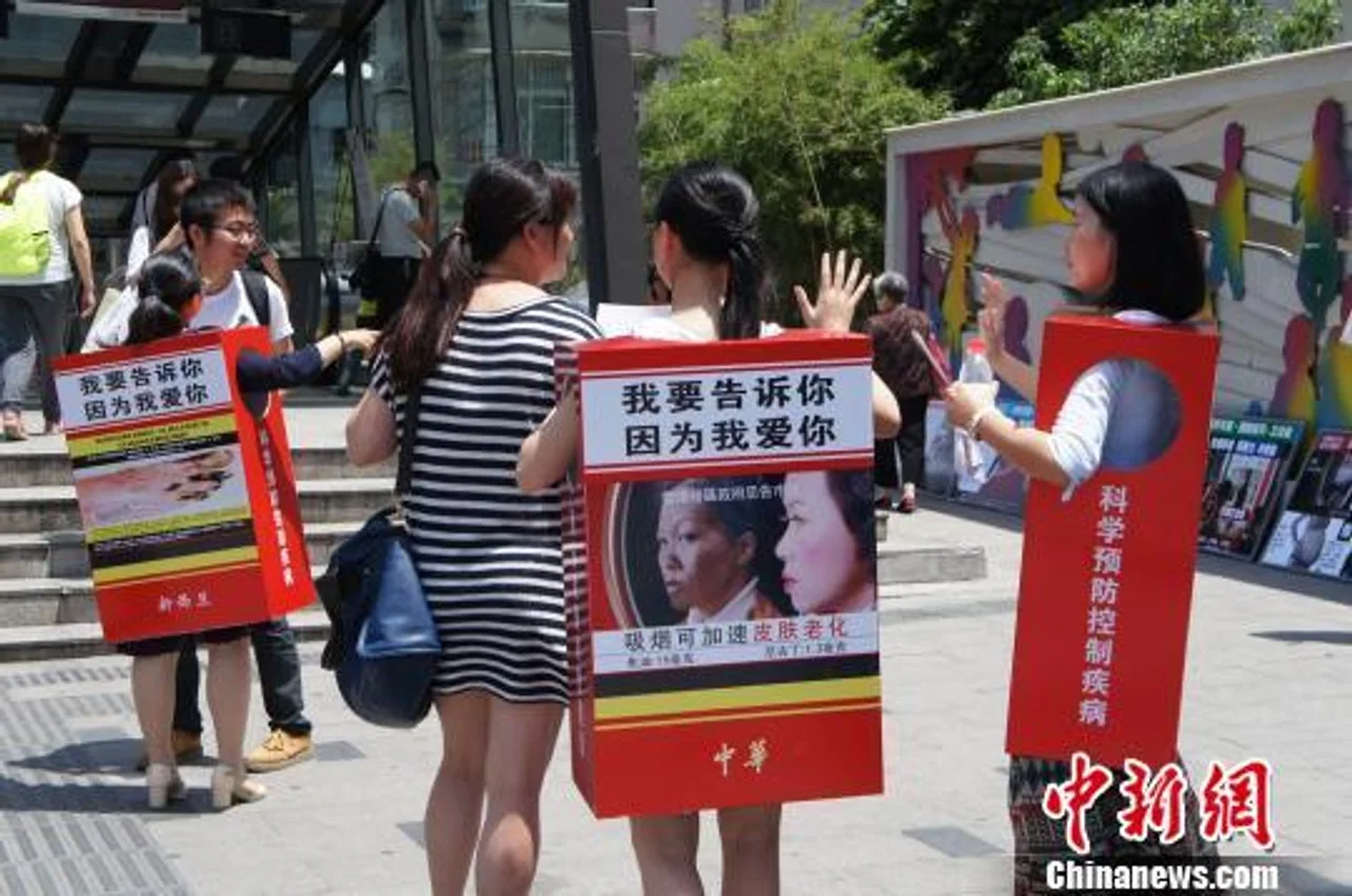 吸烟会使人变穷?报告:吸烟人群家庭贫困概率增高