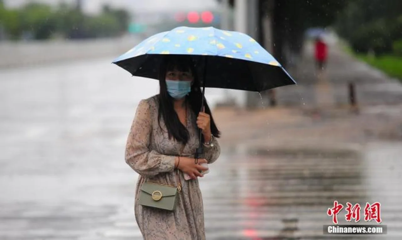 西南地区东部多阴雨 近海海域有6~8级大风