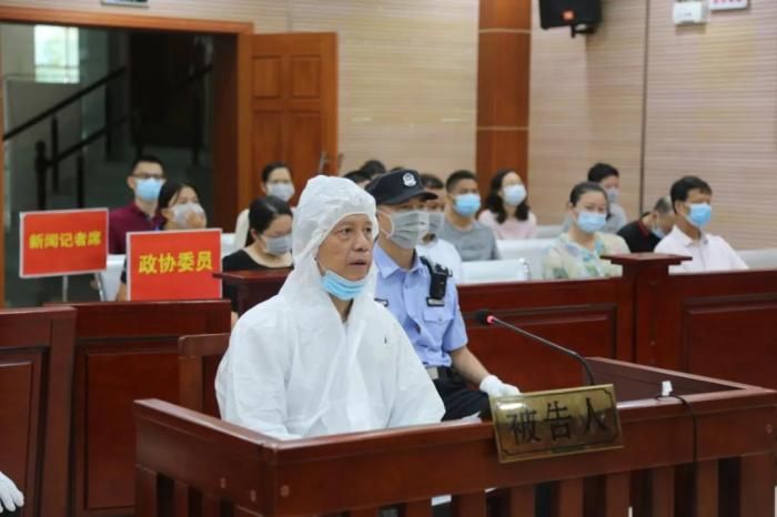 被控受贿917万余元 广西玉林市原副市长禤甲军受审
