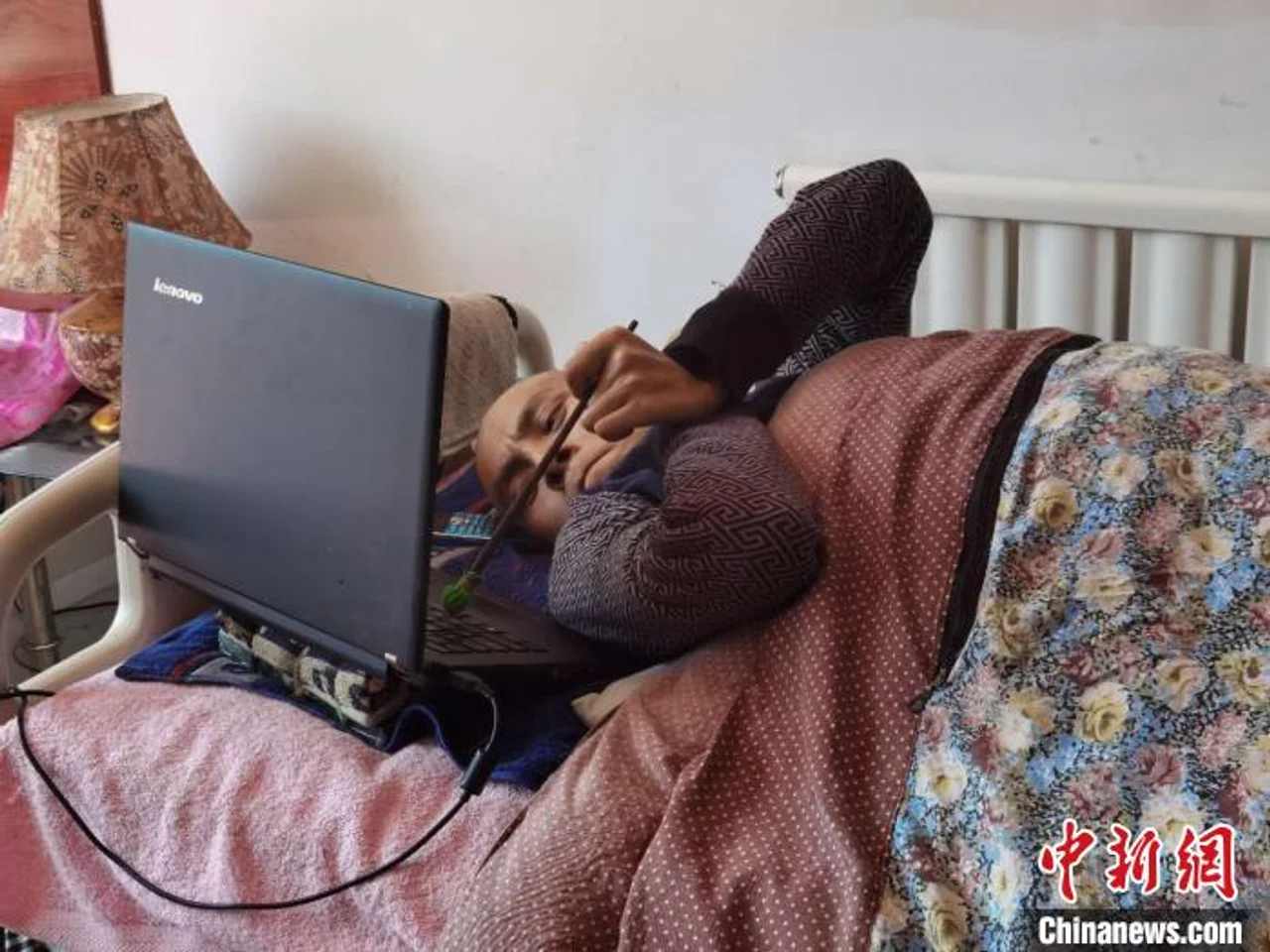 河湟谷地“筷子作家”:十年著书百万字
