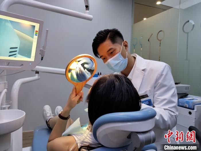 前台湾偶像歌手在成都当牙医引关注：珍惜得到的机会 只想做好本职