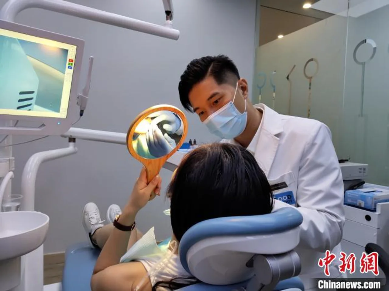 前台湾偶像歌手在成都当牙医引关注:珍惜得到的机会 只想做好本职