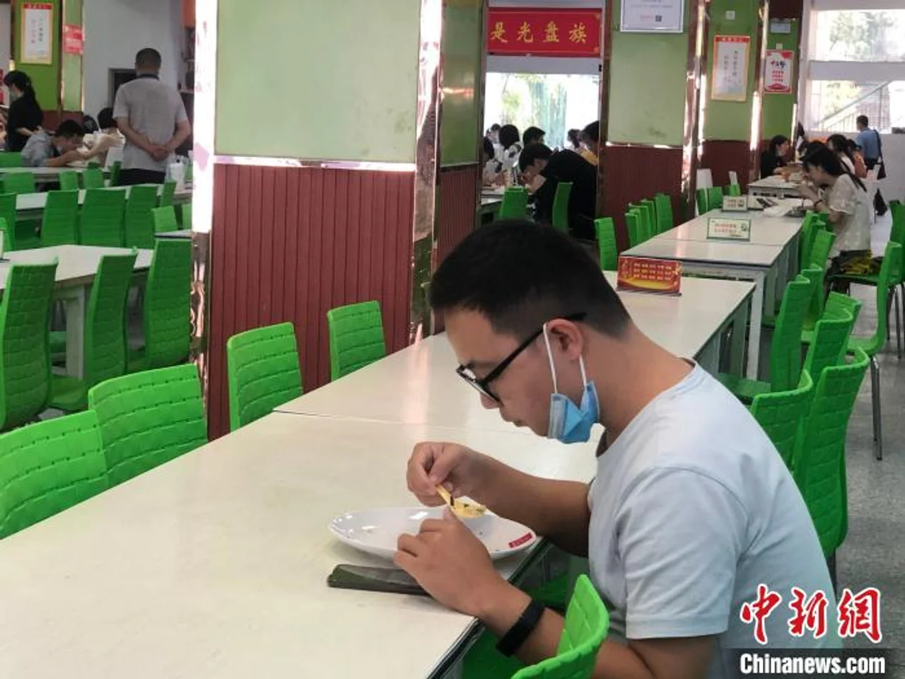 “光盘”换早餐 湖北一高校为鼓励学生节粮出新招
