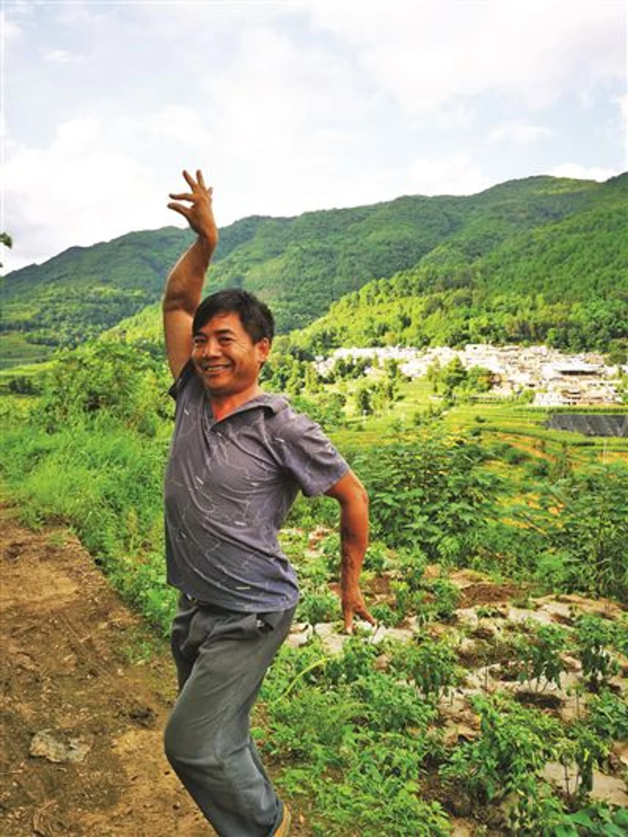 大山里的“灵魂舞者”:干活累了就在地头跳孔雀舞