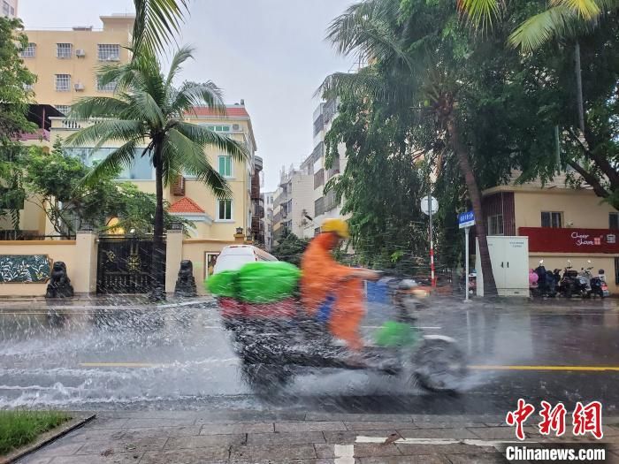 三亚持续降雨近一周 道路积水、涉海旅游暂停