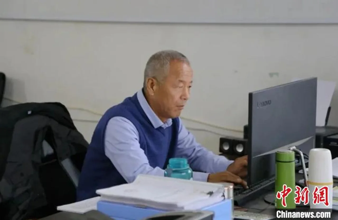 内蒙古60岁扶贫工作队员:“带着村民减贫就是我的退休生活”