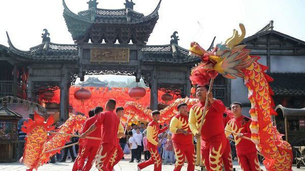 英媒观察：中国鼓励“报复性旅游”以提振经济