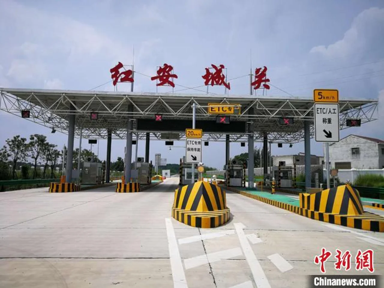 湖北两条高速公路开通试运营
