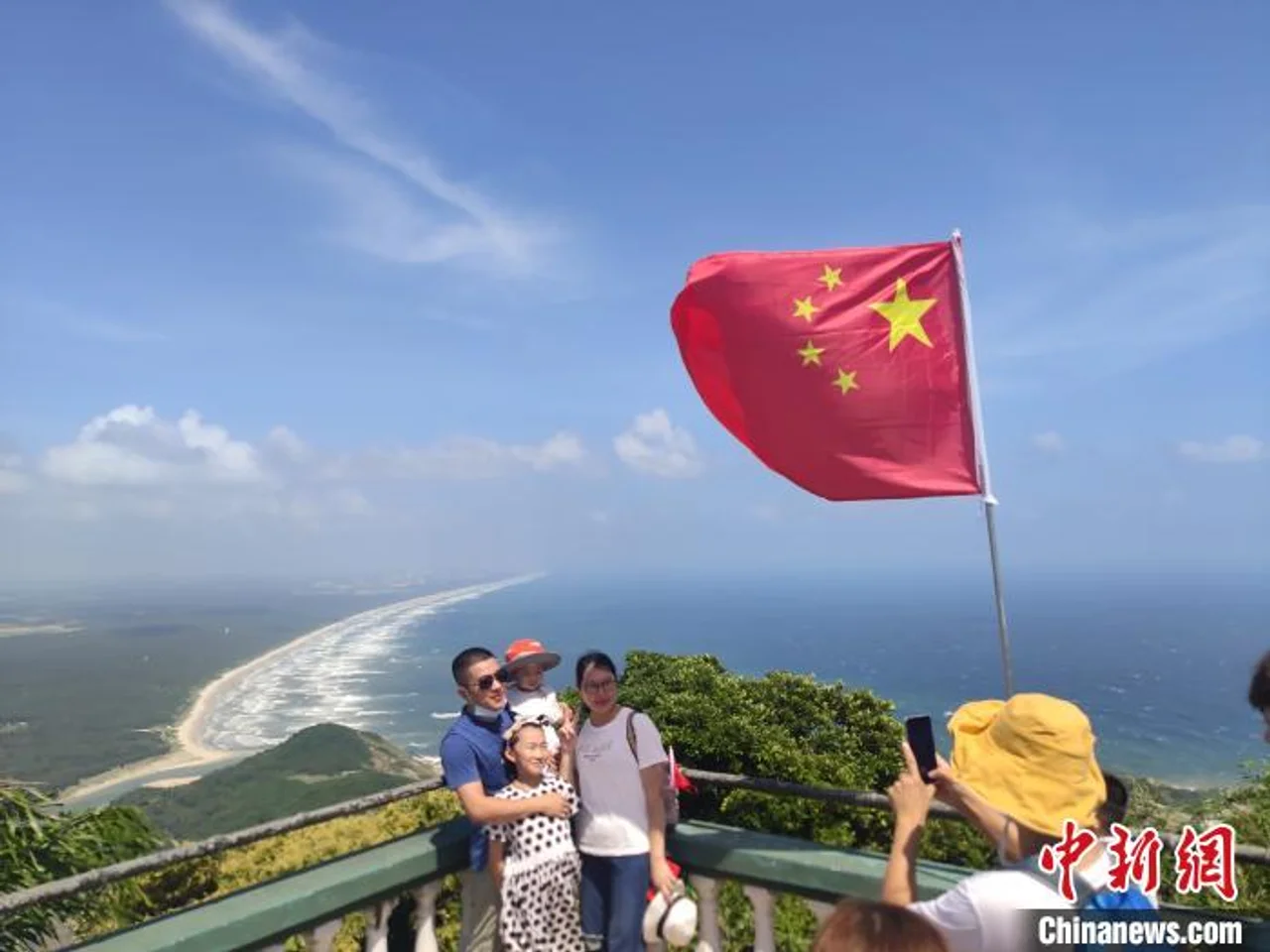 “十一”长假海南入岛车辆7.3万辆 同比上升达61.1%