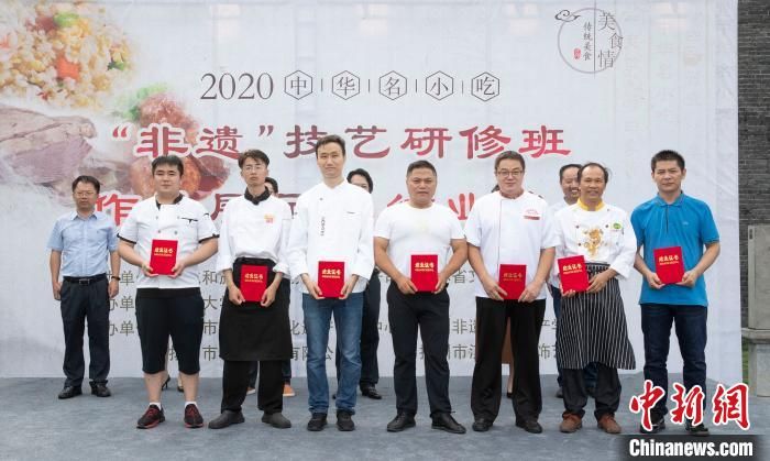 40余道“名小吃”亮相扬州 20名非遗传承人展“绝活”